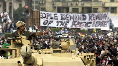 «الجيش» فى مرمى الإخوان.. مسلم: محاولات «أخونته» لا يمكن إنكارها.. كاطو: من علامات يوم القيامة.. عز الدين: قياداته واعية لأى محاولات لتقسيمه.. جنيدى: تسعى لمخططها عبر الضباط الاحتي