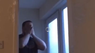 رد فعل أب نفذت ابنته مقلبا به (فيديو)