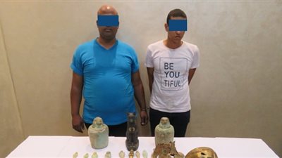 أمن الجيزة يضبط شخصين بحوزتهما 13 قطعة أثرية في الأهرام