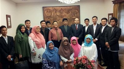 «طلاب إندونيسيا بالأزهر» يودعون «الطيب» قبيل سفره إلى جاكرتا