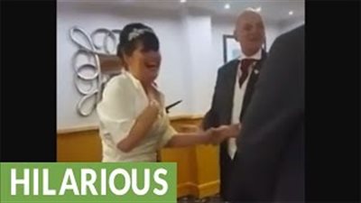 بالفيديو.. عروس تتعرض لموقف محرج في مراسم زواجها