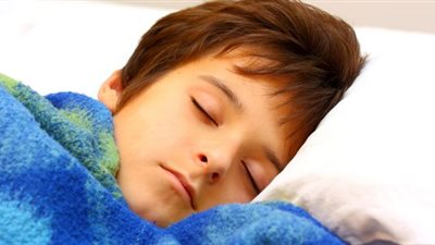 4 نصائح لتنظيم مواعيد نوم طفلك خلال الدراسة