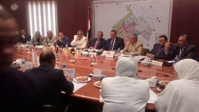 لجنة مشتركة بين 