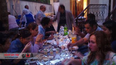 بالفيديو والصور.. «الأسواني» ينظم إفطارا جماعيا بمنزل ممدوح حمزة