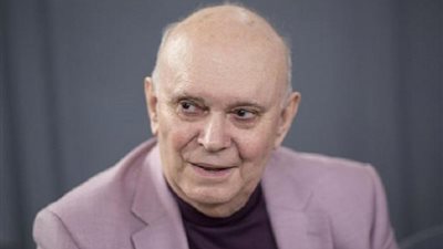 كاتب بريطاني يصدر روايته الأولى في عمر الـ 84