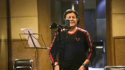 هاني شاكر ينتهي من تسجيل «بينا» باللهجة الإسكندرانية (صور)