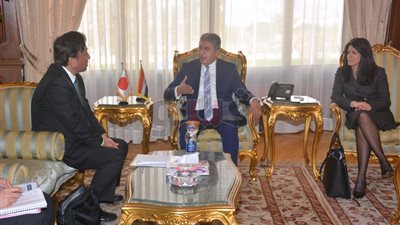 وزير الطيران يستقبل السفير الياباني لبحث التعاون بين البلدين