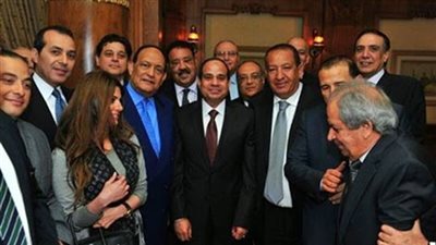 تفاصيل لقاء السيسي برجال الأعمال.. الرئيس ينتظر مائة مليار بصندوق دعم مصر.. قانون جديد للاستثمار بمشاركة المستثمرين.. وخبراء يحددون أهم ملامحه.. عبد الفتاح: «تحيا مصر» مخصص لإقامة مشروعات تن