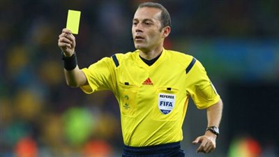 التركي «شاكير» حكما لموقعة أرسنال وبرشلونة