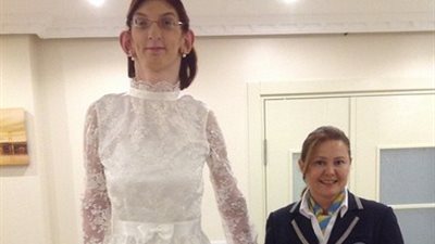 بالصور.. فتاة تركية تحقق الرقم القياسي كأطول مراهقة