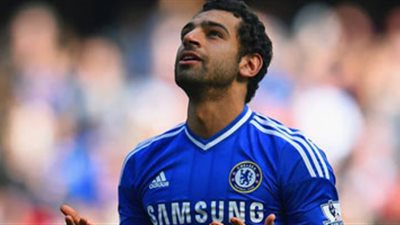 محمد صلاح يهنئ «عماد متعب» على هدف «الرجاء»