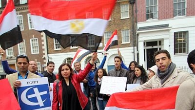 ضوابط تصويت المصريين في الخارج.. التنسيق مع «الخارجية والهجرة».. جميع المصريين بالخارج لهم حق التصويت.. يجوز استخدام الرقم القومي لمواجهة تعنت «الكفيل».. ومقار انتخابية في إسرائيل 