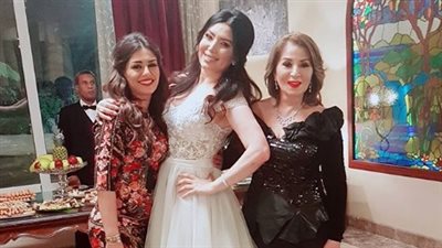 عبير صبري بفستان زفاف في كواليس «بيت السلايف»