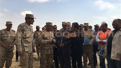 بالصور.. الوزير و«طاهر» يتفقدان مدينة الإسماعيلية الجديدة