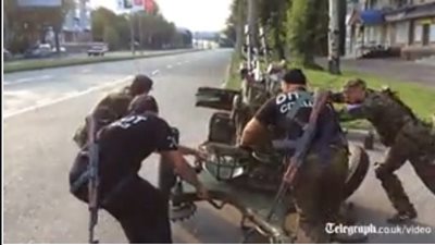 بالفيديو.. متمردون موالون لروسيا يقتحمون مطار 