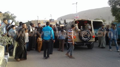 بالفيديو والصور.. الآلاف يشيعون جثمان شهيد الشيخ زويد بأسيوط