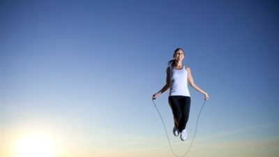 رياضة قفز الحبل تعمل على كبح الشهية وتخطى اوقات تناول الوجبات