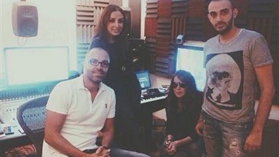 أنغام تنتهى من 