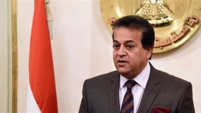 وزير التعليم العالي يتفقد مبنى إدارة الطلاب الوافدين