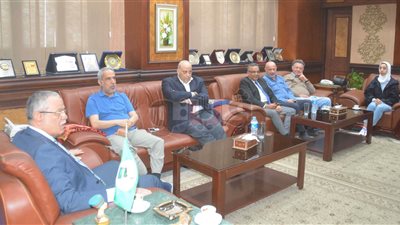 محافظ المنيا يستقبل وفد شركة إماراتية لبحث إنشاء مصنع للسكر