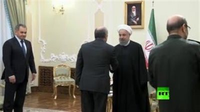 بالفيديو.. وزير الدفاع الروسي يسلم رسالة من بوتين لـ«روحاني»