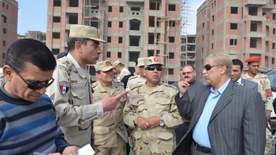 بالصور.. «طاهر» ورئيس الهيئة الهندسية يتفقدان «الإسماعيلية الجديدة»