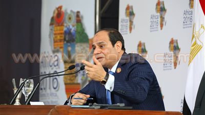 السيسي يبحث مع المستثمرين تعزيز التبادل التجاري.. دمج أفريقيا في الاقتصاد العالمي.. يستعرض خطط الإصلاحات لتيسير إجراءات الاستثمار.. يرحب بالاستثمارات الخارجية في مصر.. ويطالب بالتعاون مع دول حوض النيل