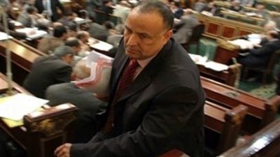 أبو العينين يطالب الرئيس باتخاذ إجراءات لمحاسبة رجال الأعمال