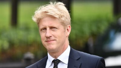 استقالة شقيق رئيس وزراء بريطانيا من الحكومة بسبب 