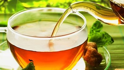 «تونر» خل التفاح والشاي الأخضر والألوفيرا لبشرة خالية من العيوب