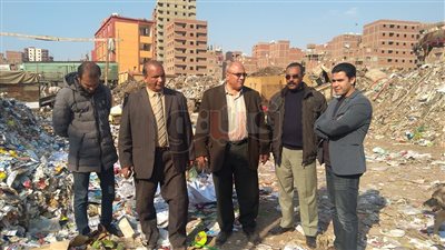 رفع أكوام قمامة تراكمت منذ 10 سنوات في القليوبية (صور)