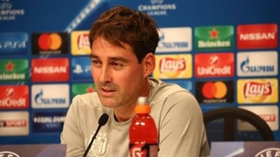 فايلر يحاضر لاعبي الأهلي وتدريبات بدنية مكثفة للاعبين