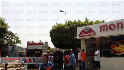 بالصور.. قوات الحماية المدنية تسيطر على حريق 4 محال بنادي الشمس
