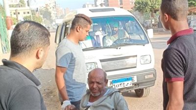 عشان «مشرد».. مستشفى بالشرقية ترفض علاج مريض وتلقيه بالشارع (صور)