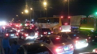 انقلاب سيارة نقل أعلى الدائرى يتسبب في كثافات مرورية عالية