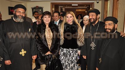 بالصور.. تكريم عايدة رياض وعدد من نجوم الفن في حفل «أبيض وأسود»