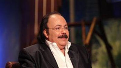 طلعت زكريا ونجلته إيمي يغادران إلى تونس