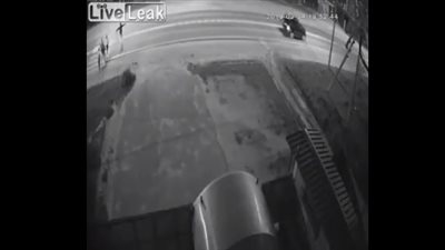 لحظة دهس مجموعة مراهقين ومقتل اثنين منهم (فيديو)