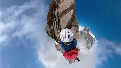 شقيقان يخاطران بحياتهما ويعتليان أعلى ثاني جبل بإيطاليا (فيديو وصور)