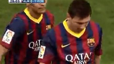 بالفيديو.. ميسي يخرج مصابا أمام الميريا بالشوط الأول