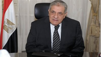 محلب و7 وزراء يفتتحون محطتين للطاقة الشمسية بالأقصر.. غدا