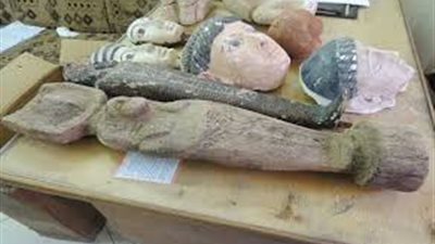 نقل «تابوت وتمثال» عُثر عليهما بمنزل مواطن في بني سويف