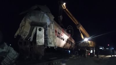 «السكة الحديد» تنجح في رفع قطار المناشي بالبحيرة (صور)