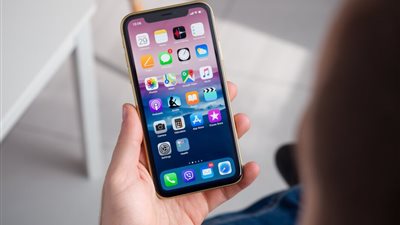 iPhone XR يتفوق على منافسه سامسونج في مبيعات 2019