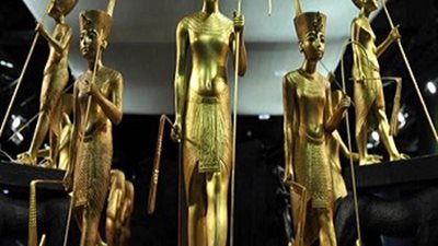 القانون يقف عاجزا أمام بيع الآثار المصرية في الخارج.. بيع تمثال «سخم كا» بـ14 مليون جنيه إسترليني في لندن.. سرقة 1428 قطعة أثرية.. رئيس قطاع الوجه البحري: الآثار غير المسجلة لن نستطيع استردا