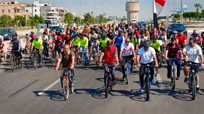 وزير الرياضة يقود ماراثون للدراجات بالشروق (صور)