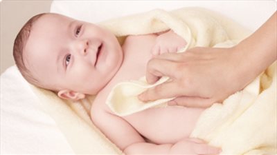 3 خطوات تحمى بها بشرة طفلك من الجفاف خلال الشتاء