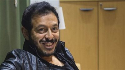 مصطفى شعبان بـ «لوك جديد» في كواليس «أيوب» (صور)