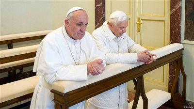 «بابا الفاتيكان» في «نهائى المونديال»..«فرنسيس الأول» أرجنتينى يعشق كرة القدم.. لا يزال عضوا في فريق «سان لورينزو».. و«بنديكت السادس عشر» يدعو للمنتخب