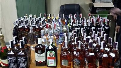 ضبط شخص بحوزته ٤٧٨ زجاجة خمور وبيرة بالغردقة